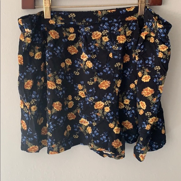 Wild fable floral set, short/ crop top size xl - Picture 6 of 8